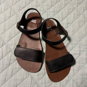 Tikki Vibe Sandals Onyx Vegan Leather Sandals